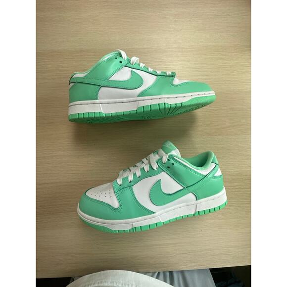 Nike Dunk Low Green Glow Women’s Size 9 DD1503-105